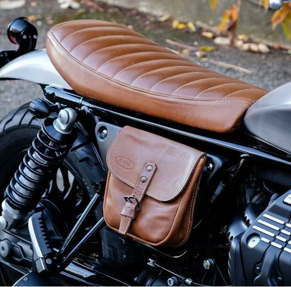 V9 Bobber ブラウンレザー/タックロールシート BAAK モトグッチ