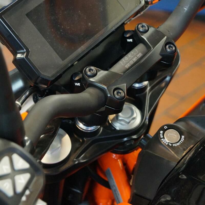 KTM 390 Duke ハンドルバーライザー 30mmUP 17mmOffset シルバー