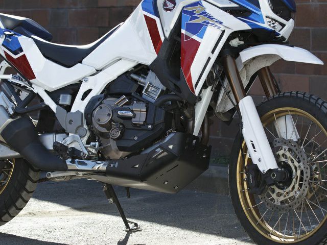 CRF1100L アフリカツイン/ADV Sports スキッドプレート ブラック AltRider | バイクカスタムパーツ専門店  モトパーツ(MOTO PARTS)