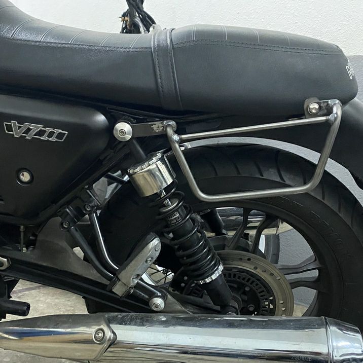 モトグッチ V7 II サドルバッグ ステー サテンブラック 左右セット La Poderosa | バイクカスタムパーツ専門店 モトパーツ(MOTO  PARTS)