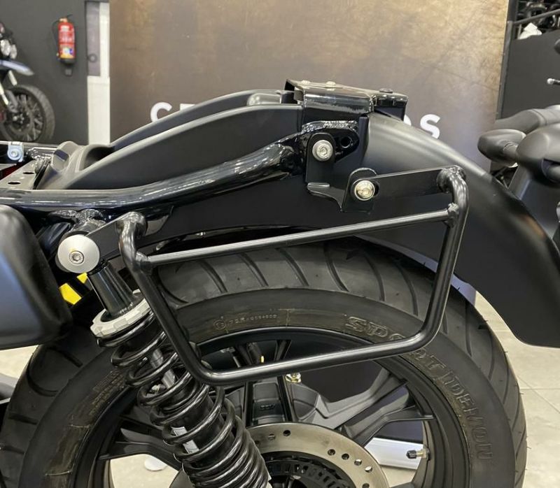 モトグッチV7　750ccモデル用サイドバックステー モトグッチV7 850 サドルバッグサポート 左側 ユニットガレージ
