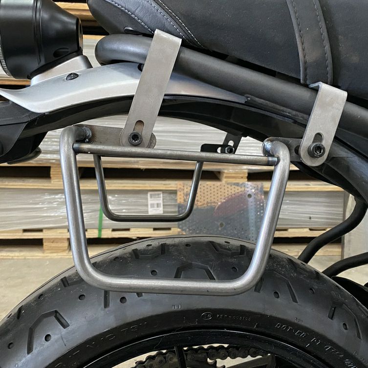 XSR700 2016～ サドルバッグ ステー 左右 サテンブラック La Poderosa