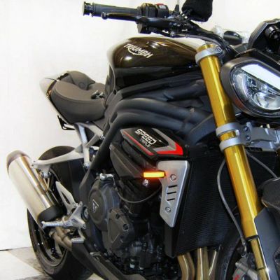 マイクロウインカーへ交換（トライアンフ スピードトリプル