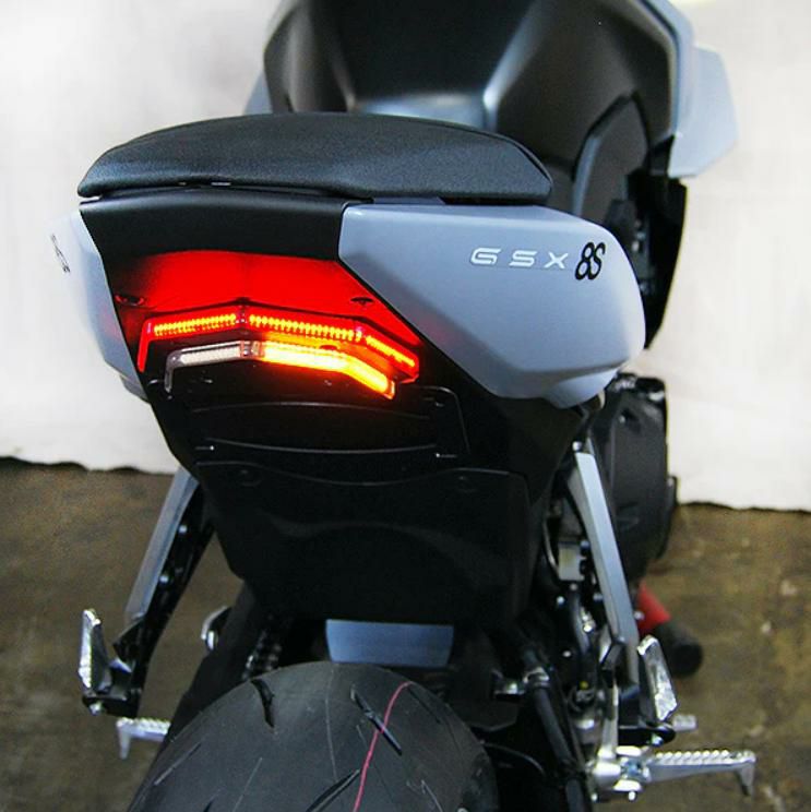 GSX8S こんにちは ジッペシステム フェンダーレスキット