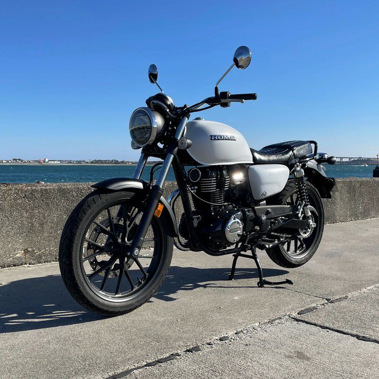 GB350 ゲル入りローシート CBパターン 艶有ブラック Gシリーズ GB350 ゲル入りローシート CBパターン 艶有ブラック Gシリーズ