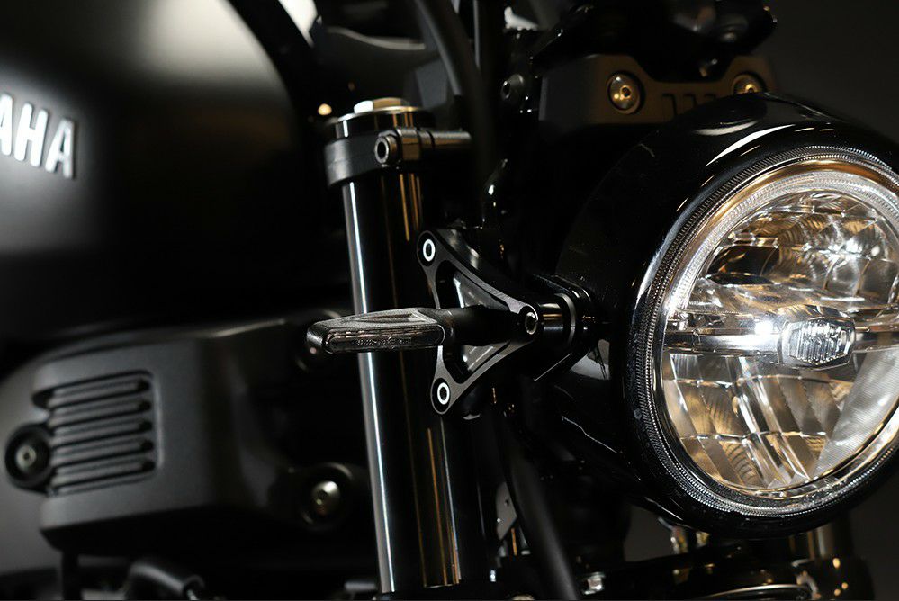 XSR125 ダークソリッドライトステー ヘッドライト/ウインカー共用 