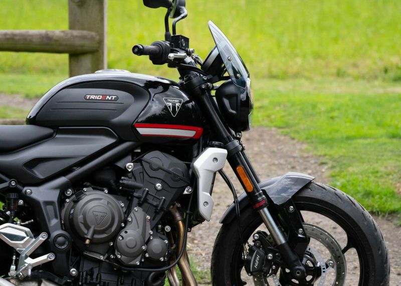 トライアンフ トライデント660 スクリーン クラシックS3 ダーク トライアンフ トライデント660 スクリーン クラシックS3 ダーク
