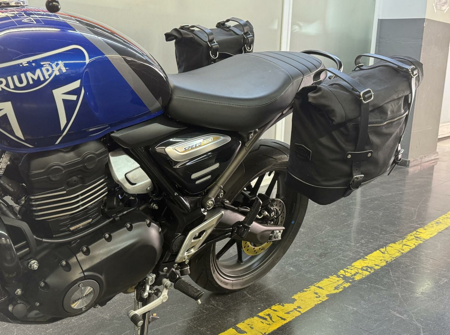 トライアンフ スピード 400 サドルバッグ ステー サテンブラック 左右 