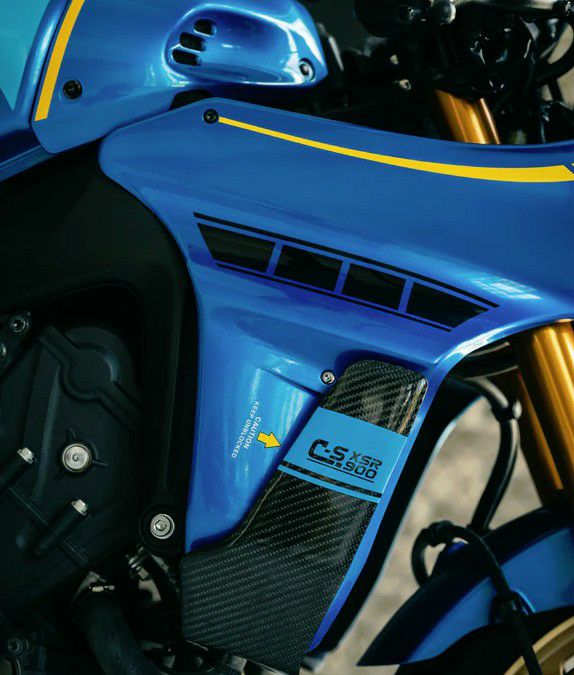 ヤマハ XSR900 C-S フロントカウル/シートカバー/ベリーパン/トリプル