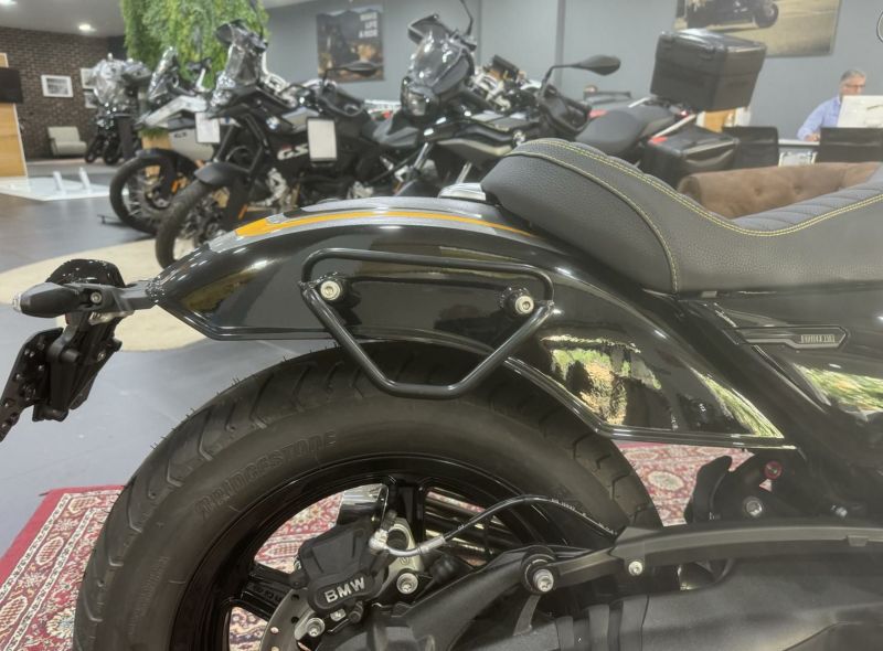 BMW BASSANO サドル 黒 BMW BASSANO サドル 黒