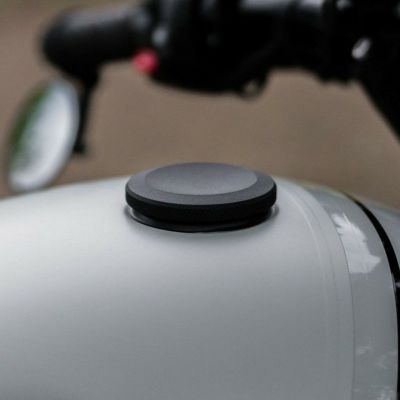 Motone(モートーン) タンクキャップ ブラック/フラット トライアンフ ボンネビル T100 T120  ボバー スクランブラー スピードツイン BMW  R18