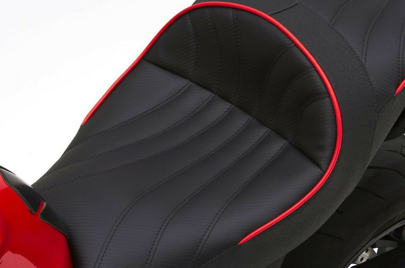 【値下げしました】ドゥカティ モンスター1200用 純正シート ドゥカティ モンスター 1200/821 純正シート ノーマル Monster