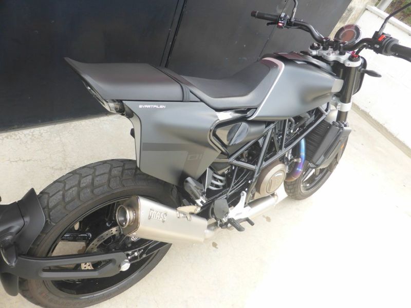 ハスクバーナ スヴァルトピレン701 Rombo チタン スリップオン