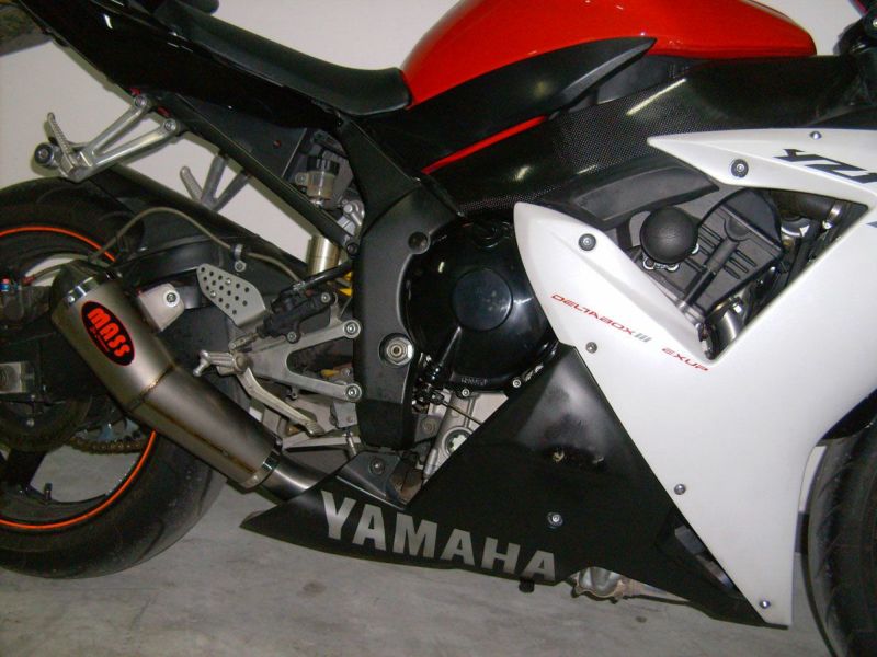 YZF-R1 02-03 Trombカーブチタン スリップオンマフラー MASS