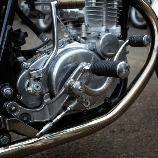 ヤマハ SR400/500用 ミッドハイステップキット モーターロック 