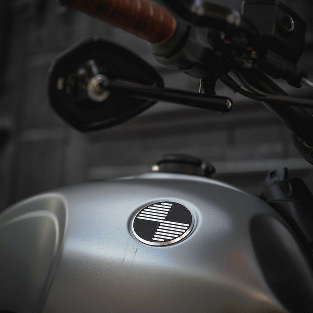 BMW R12 RnineT S1000 F900 R1250 K1300等 タンク エンブレム 70mm