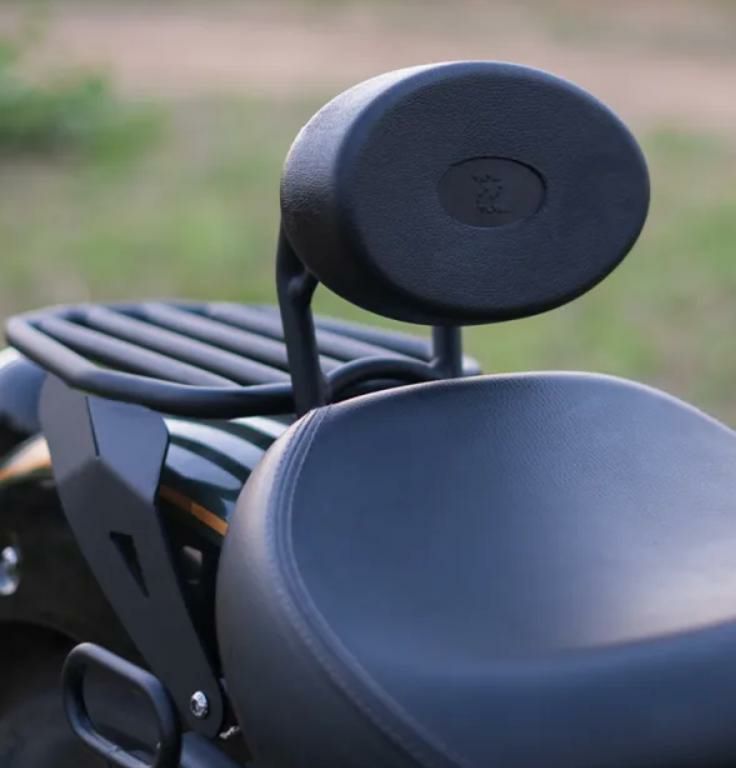 ロイヤルエンフィールド スーパーメテオ 650 ソロ バックレスト