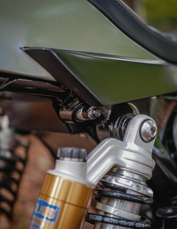 トライアンフ スクランブラー1200 ウインカーステー リア用