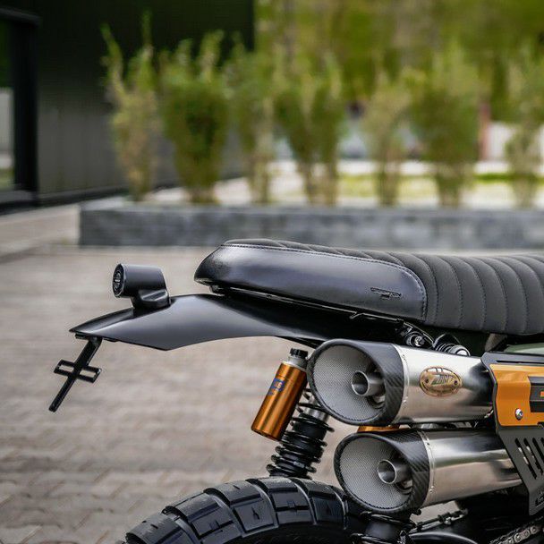 トライアンフ スラクストン1200R純正テールランプ リア