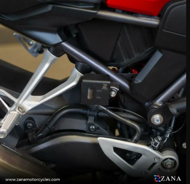 ホンダ CB250R/300R リアブレーキリザーバータンクカバー アルミ ホンダ CB250R/300R リアブレーキリザーバータンクカバー アルミ