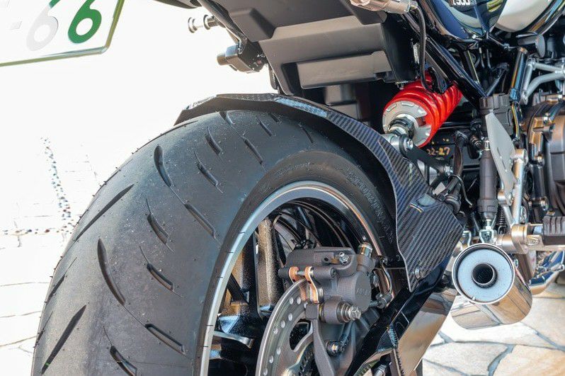 Z900RS/CAFE リアフェンダー FRP メタリックフラットスパークブラック