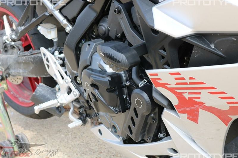 GSX-8S/GSX-8R ノーカットフレームスライダー T-REX Racing