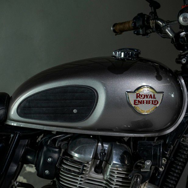 トライアンフ ボンネビル(Bonneville) ボバー |タンク＆タンク
