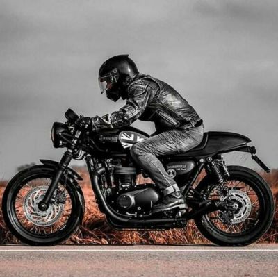 トライアンフ  ボンネビルT100/T120/スピードツイン900／スクランブラー900等 へレス シート ジェットブラック/ブラック  タマリット