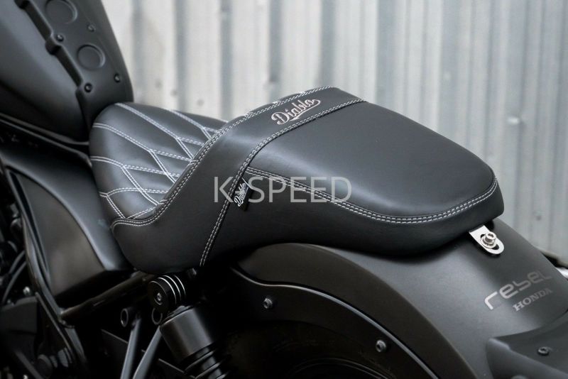 年末年始セール　ディアブロ製新商品　レブル　ダッブルシート　RB0165 K-SPEED Diablo REBEL レブル 250, 300,500 用 RB0165 ロゴ入り