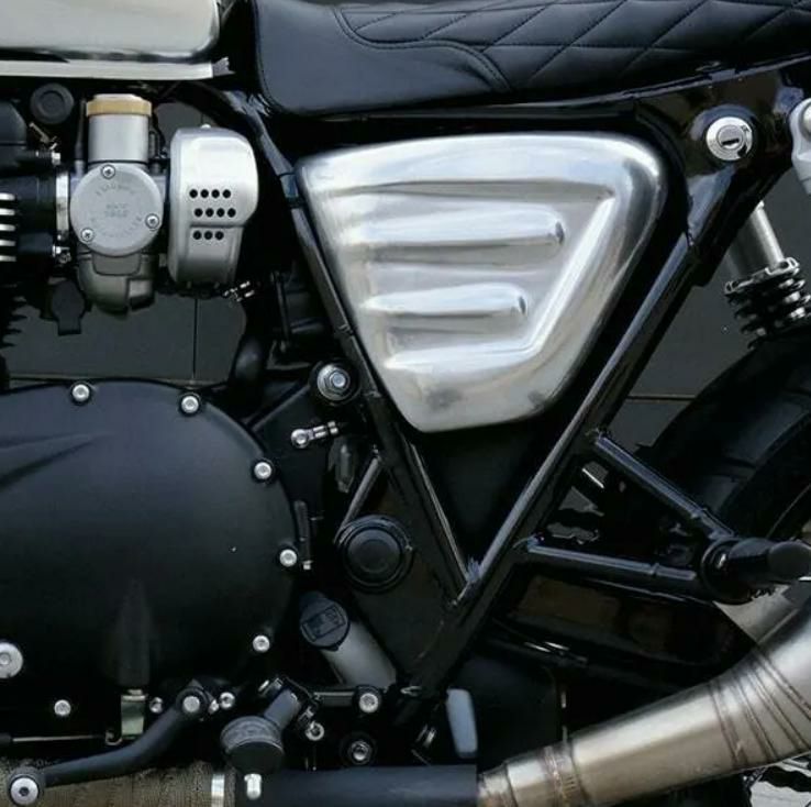 モートーン triumph用サイドカバー　左右セット モートーン サイドカバー リブ グロスブラック T100 (17-25