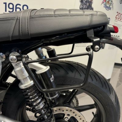 TRIUMPH スピードツイン900純正サドルバッグサポート左右 - パーツ