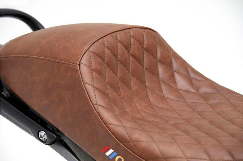 トライアンフ スピード400/スクランブラー400X シート ガンファイター