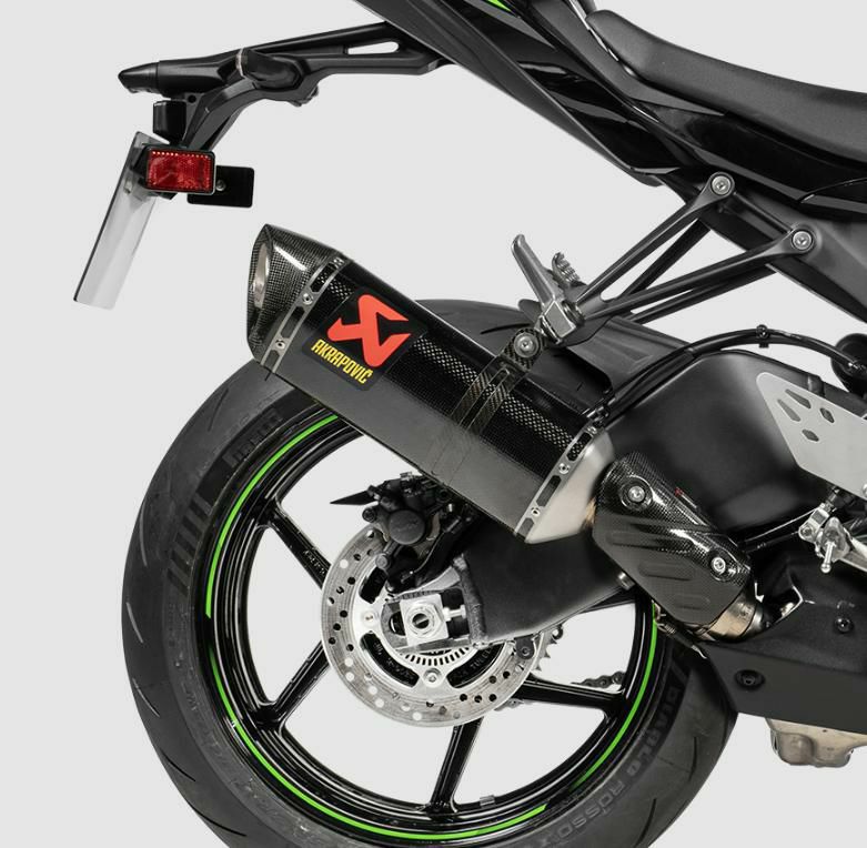 アクラポビッチ製のKAWASAKI ZX-6R (2009-2025)専用カーボン
