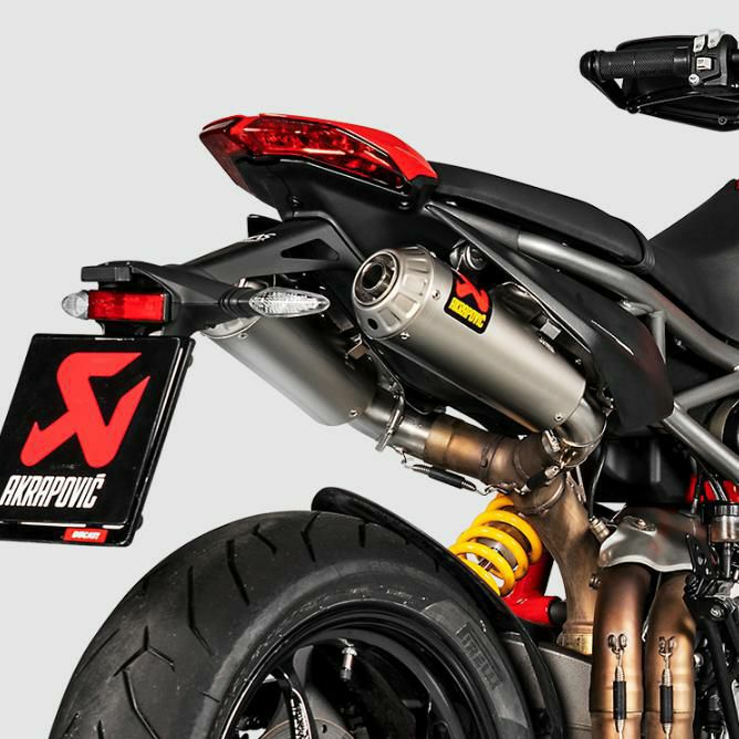 アクラポビッチ製のDUCATI ハイパーモタード 950/950 SP (2019