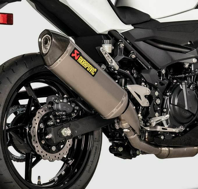 アクラポビッチ製のKAWASAKI Z400 (19-24) / NINJA 400 (18-24)専用