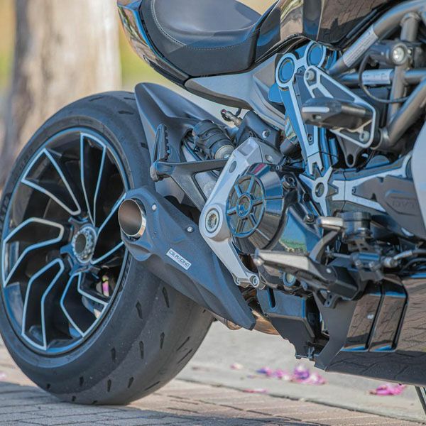 ディアベル用　カーボンファイバー マフラー　ドゥカティ ディアベルカーボン ドゥカティ大阪イースト カスタムDUCATI