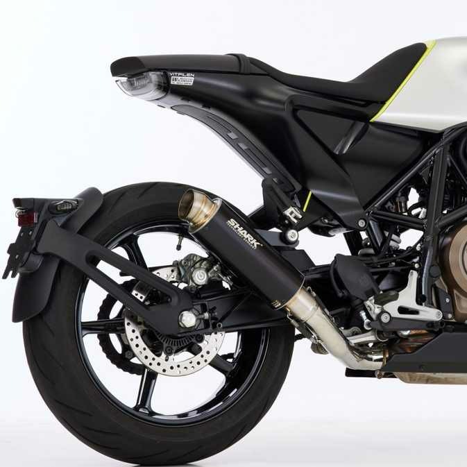 スヴァルトピレン　ヴィットピレン　ハスクバーナ　AKRAPOVIC マフラー スヴァルトピレンヴィットピレンハスクバーナAKRAPOVIC マフラー