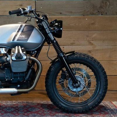 モトグッツィ V7III/V9ボバーのヘッドライト モトグッツィ V7III/V9