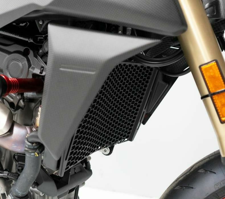 DUCABIKE カーボンラジエーターサイドカバー (左右セット