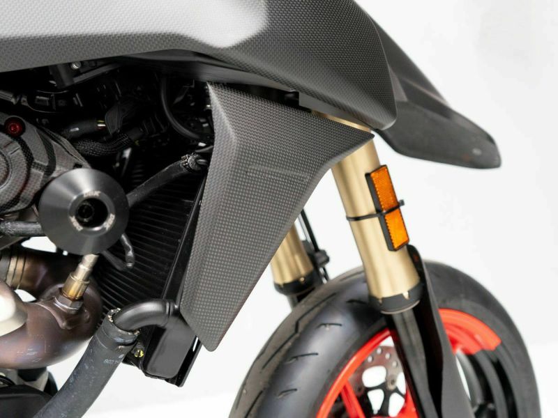 CNC Racing カーボン ラジエターサイドカバー　Ducati STFV2 DUCABIKE カーボンラジエーターサイドカバー (左右セット