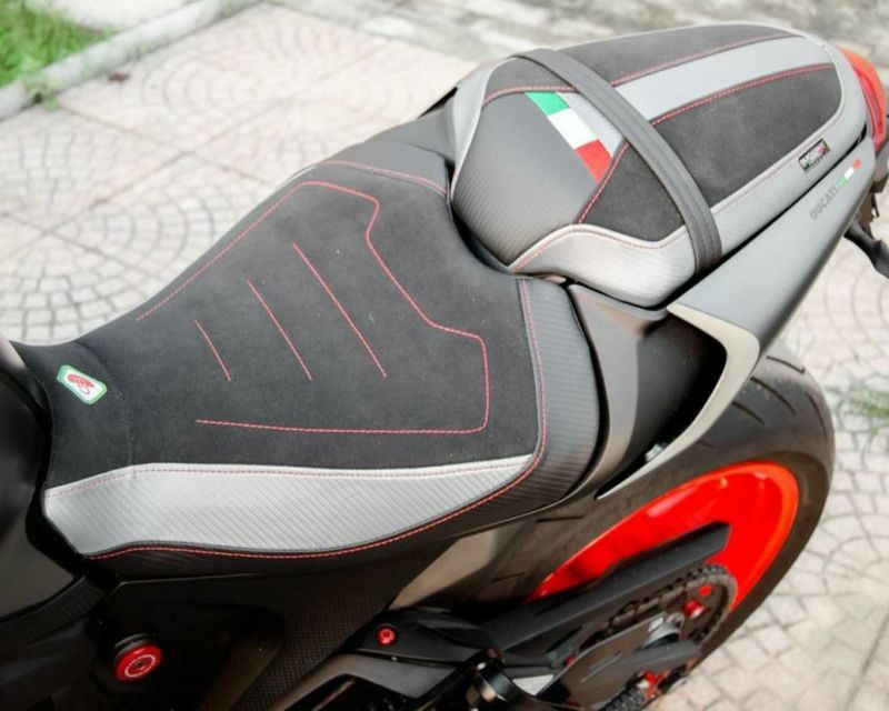 Ducati Monster(モンスター) |マフラー |シート|バイクパーツ