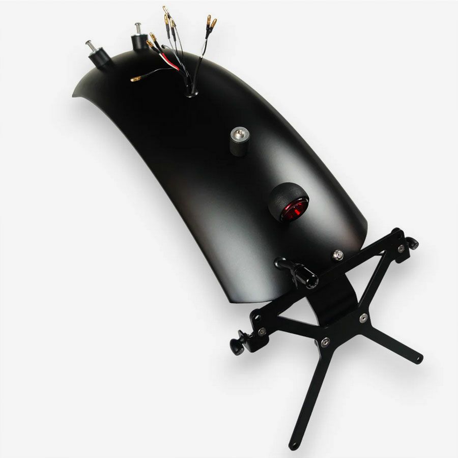 モトグッチ V7 850 (2021-) リアフェンダー&テールライト&ナンバー