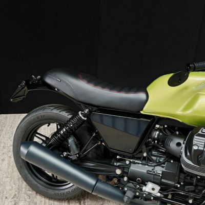 モトグッチ V7 850 (2021-) リアフェンダー&テールライト&ナンバー